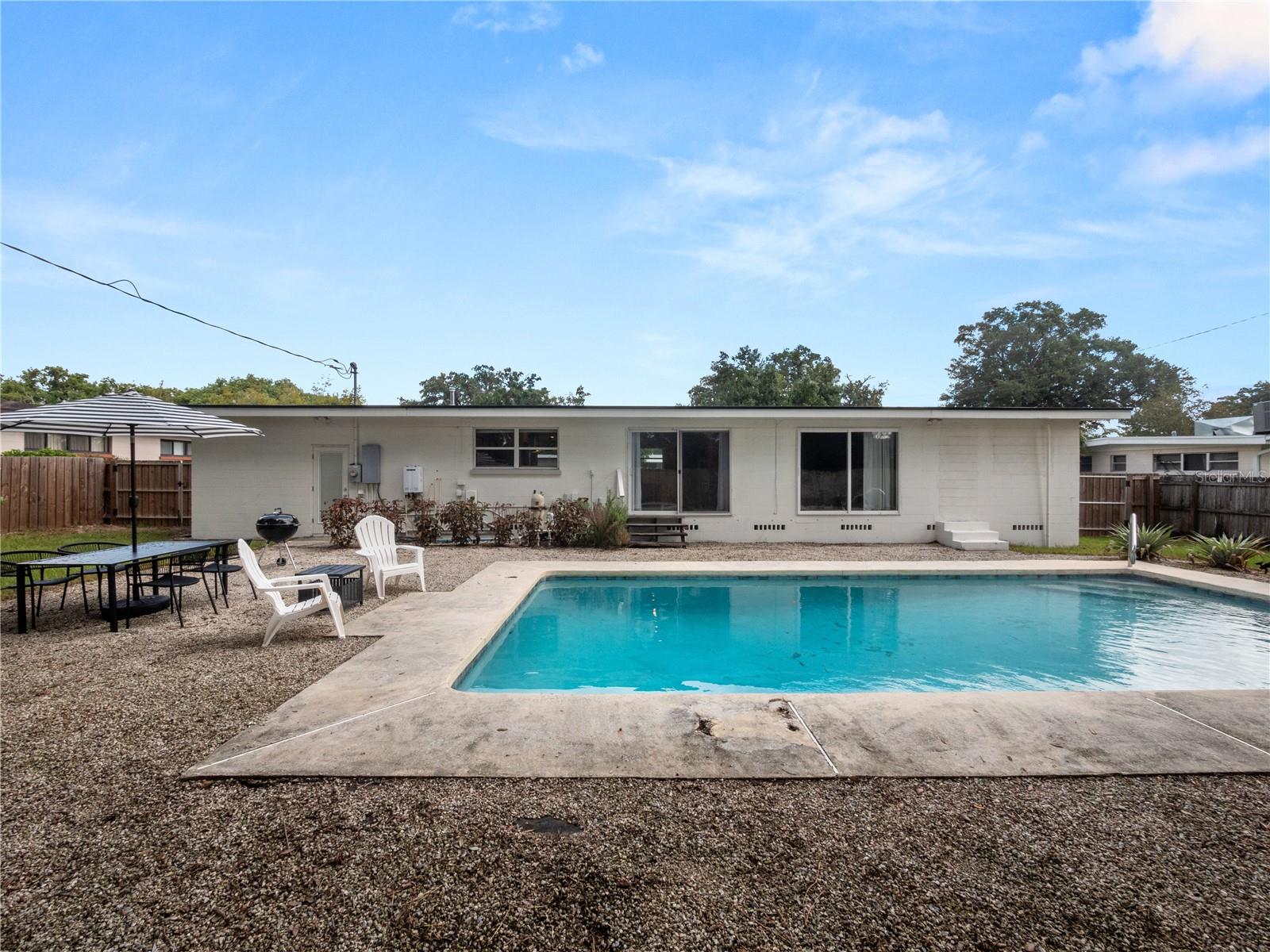 524 LOUISE DR