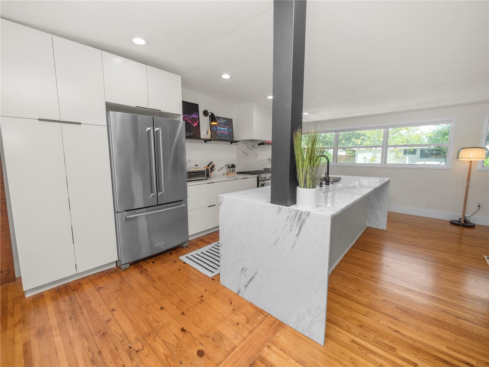 524 LOUISE DR