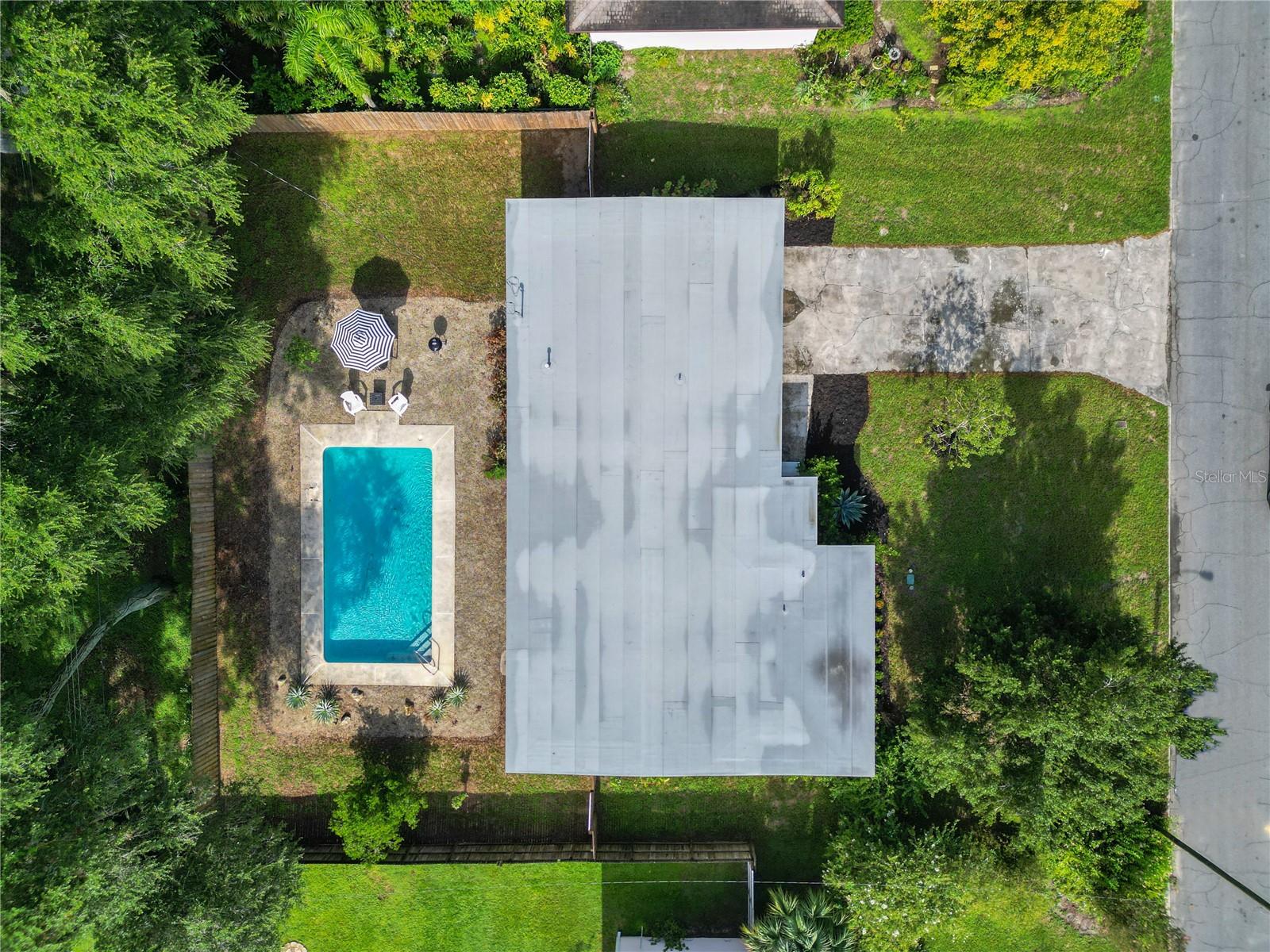 524 LOUISE DR