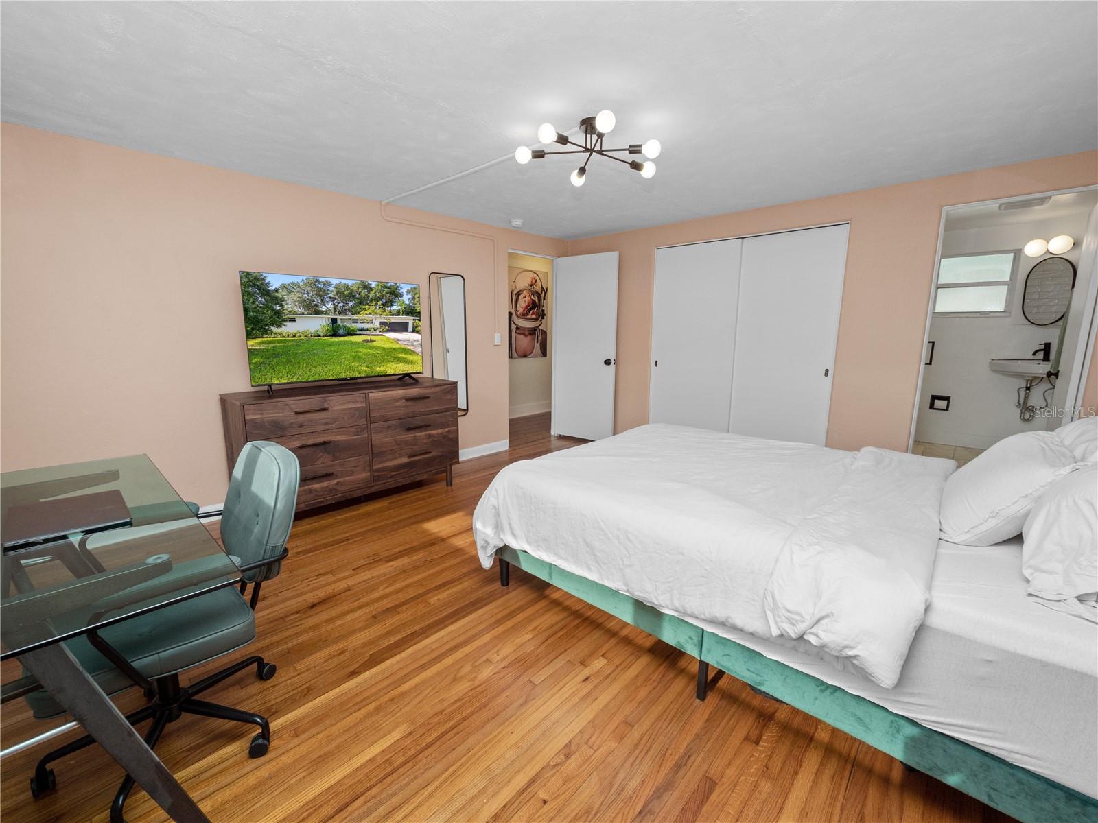 524 LOUISE DR