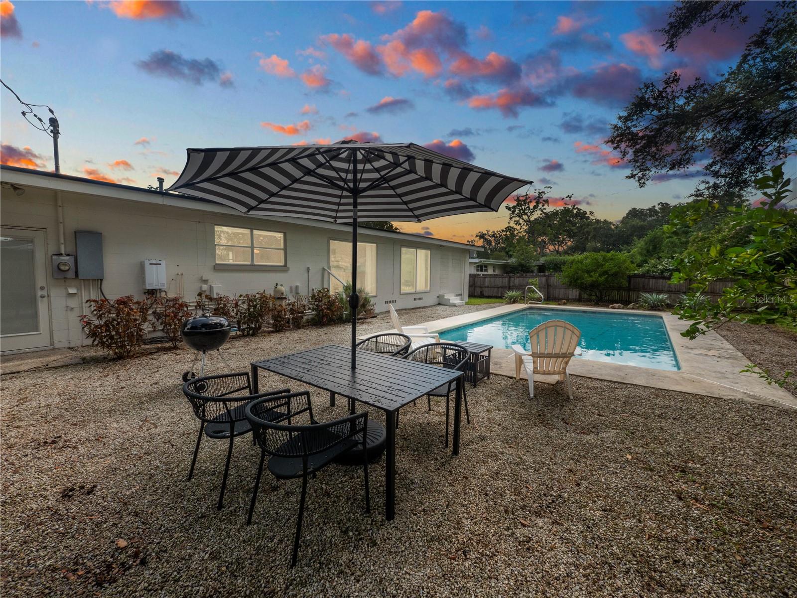 524 LOUISE DR