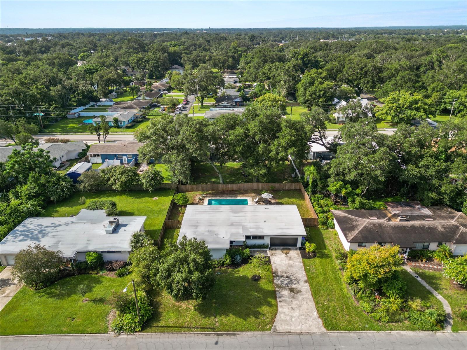 524 LOUISE DR
