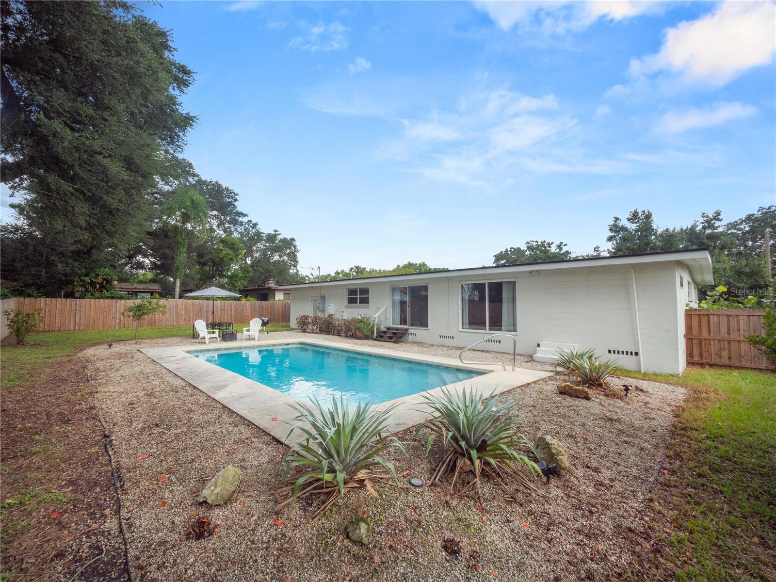 524 LOUISE DR