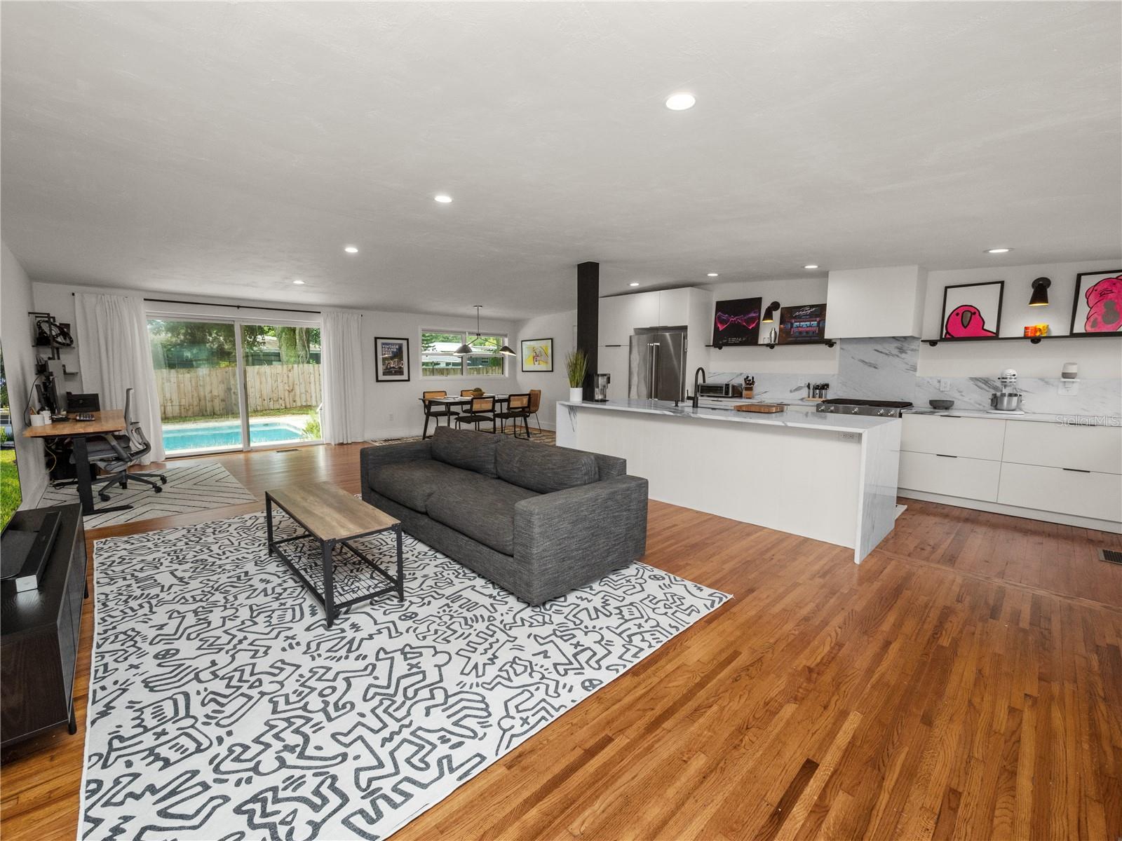 524 LOUISE DR