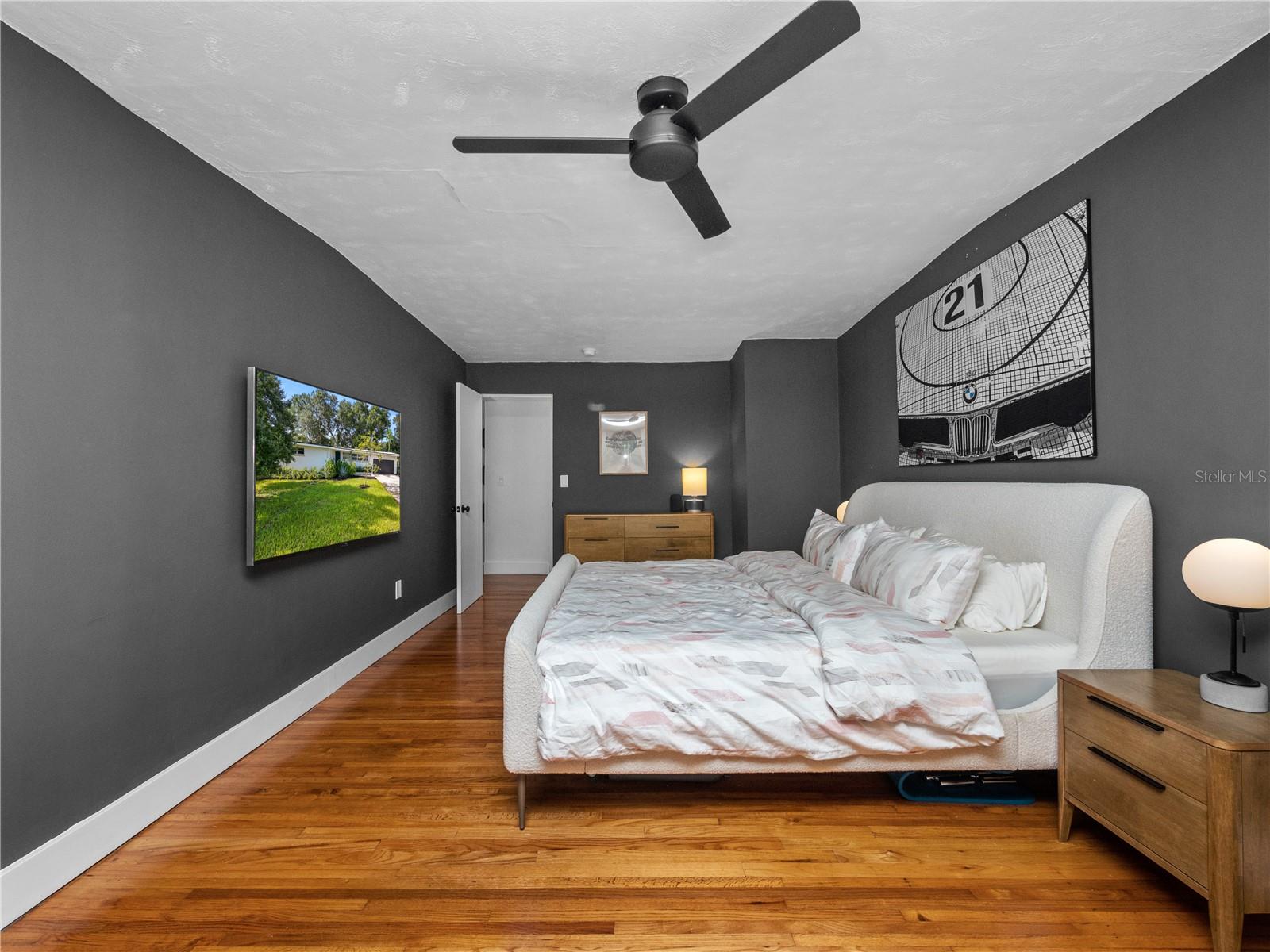 524 LOUISE DR
