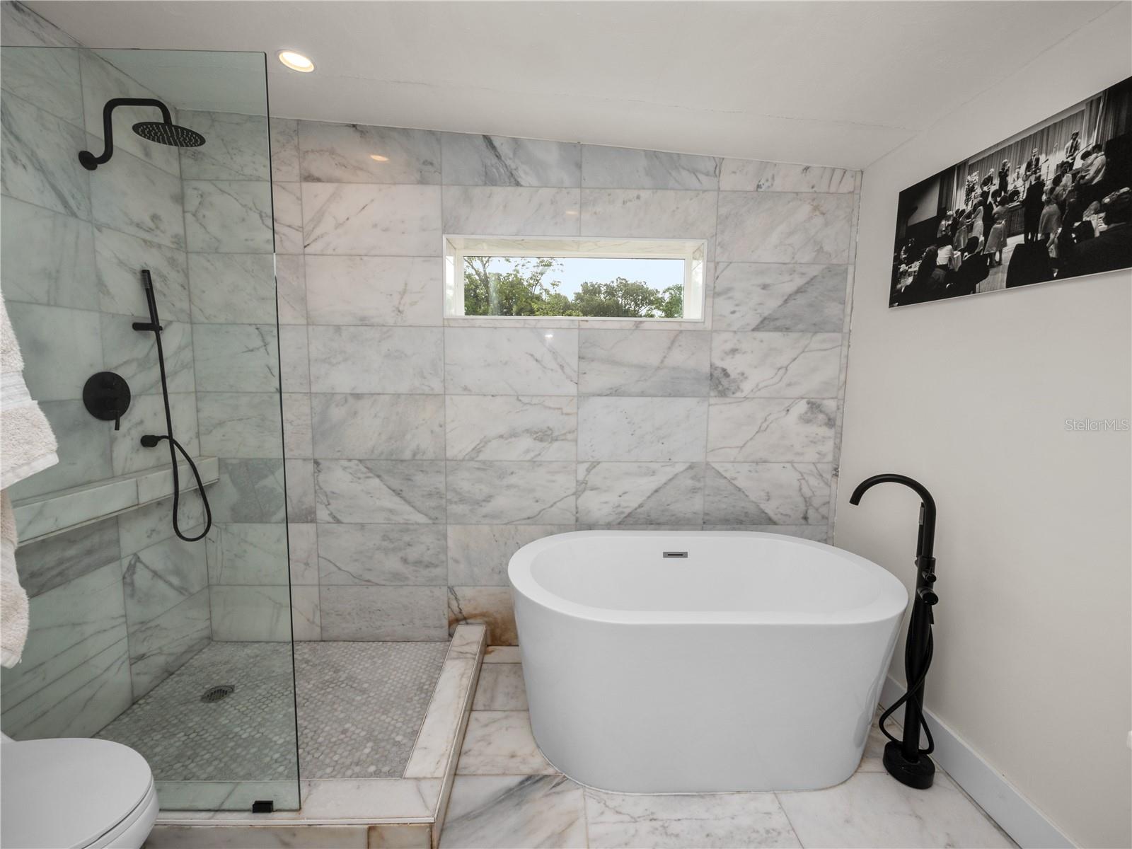 524 LOUISE DR