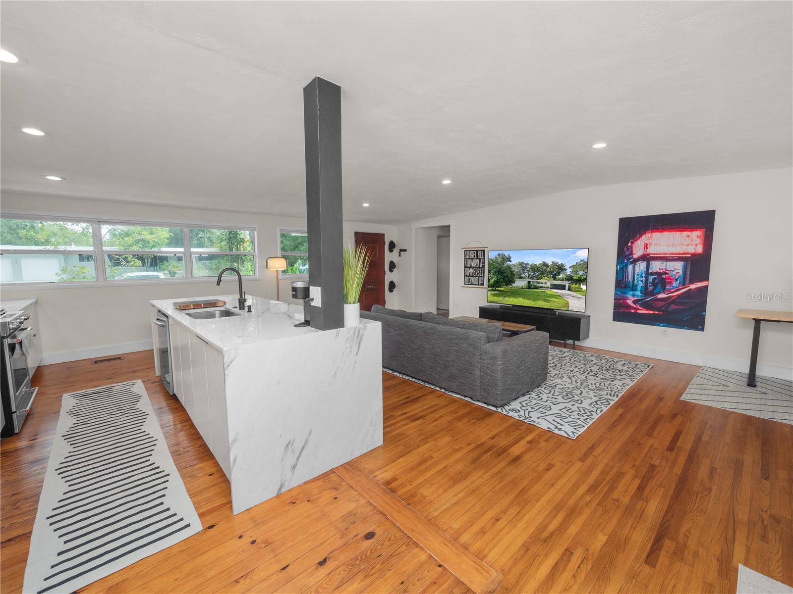 524 LOUISE DR