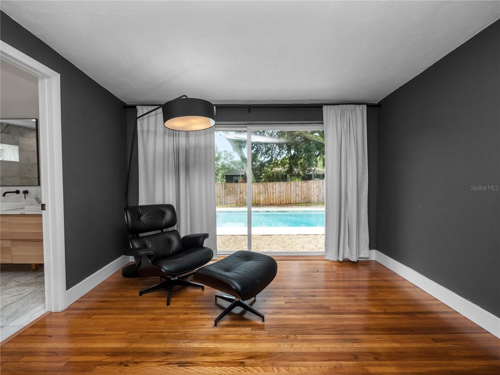 524 LOUISE DR