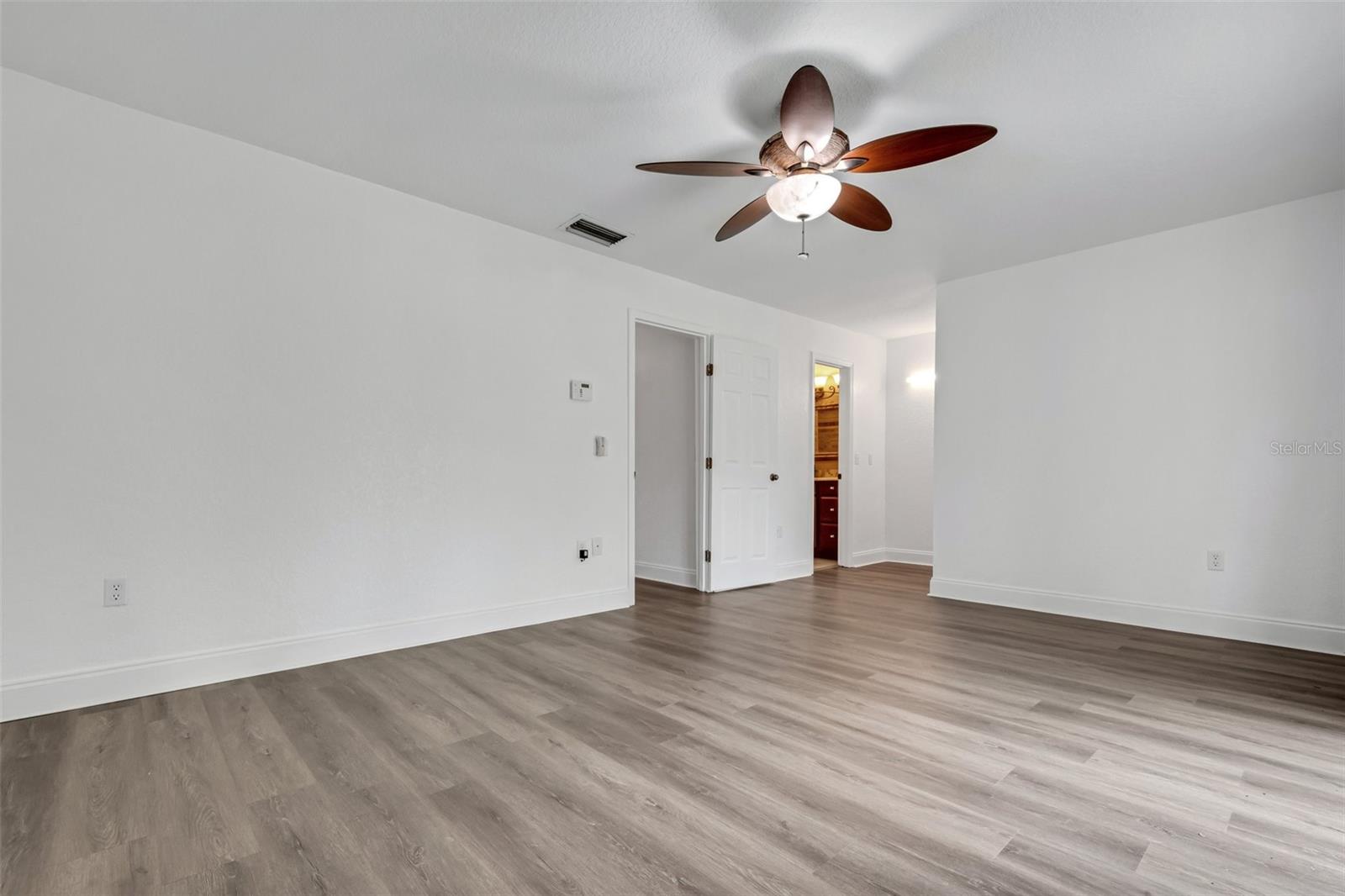 412 HOWARD AVE #B