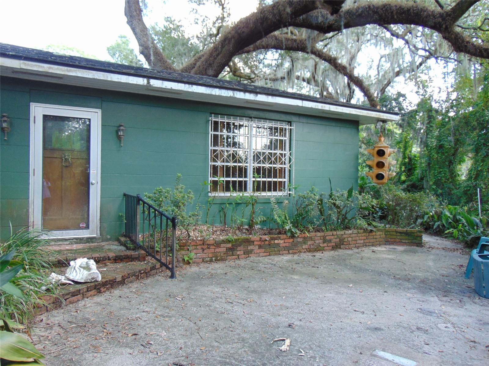 1605 SYLVESTER RD