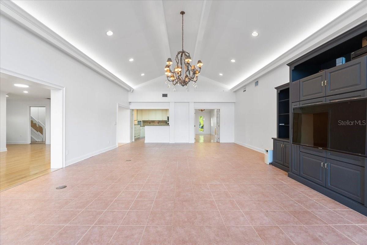 83 SHADOW LN