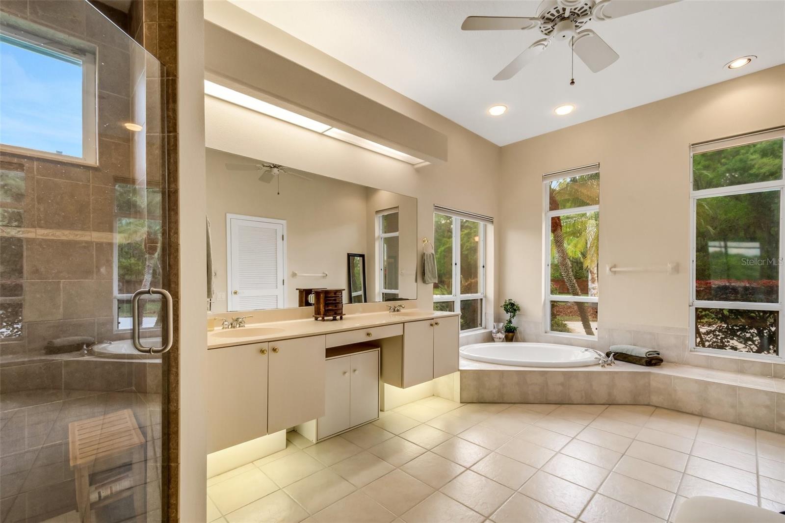 5933 LAKE VICTORIA DR