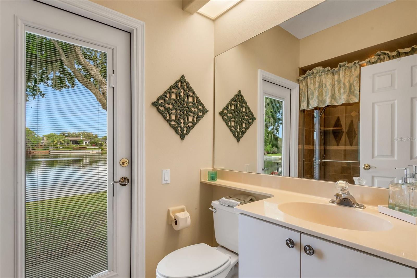 5933 LAKE VICTORIA DR