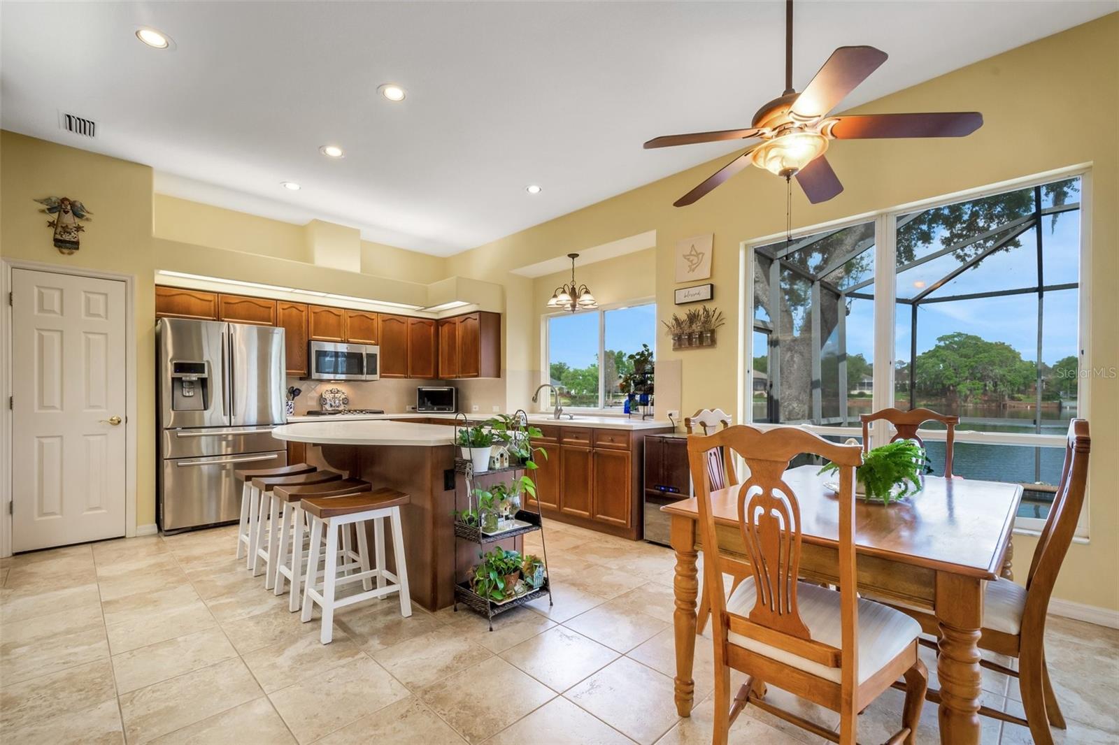 5933 LAKE VICTORIA DR