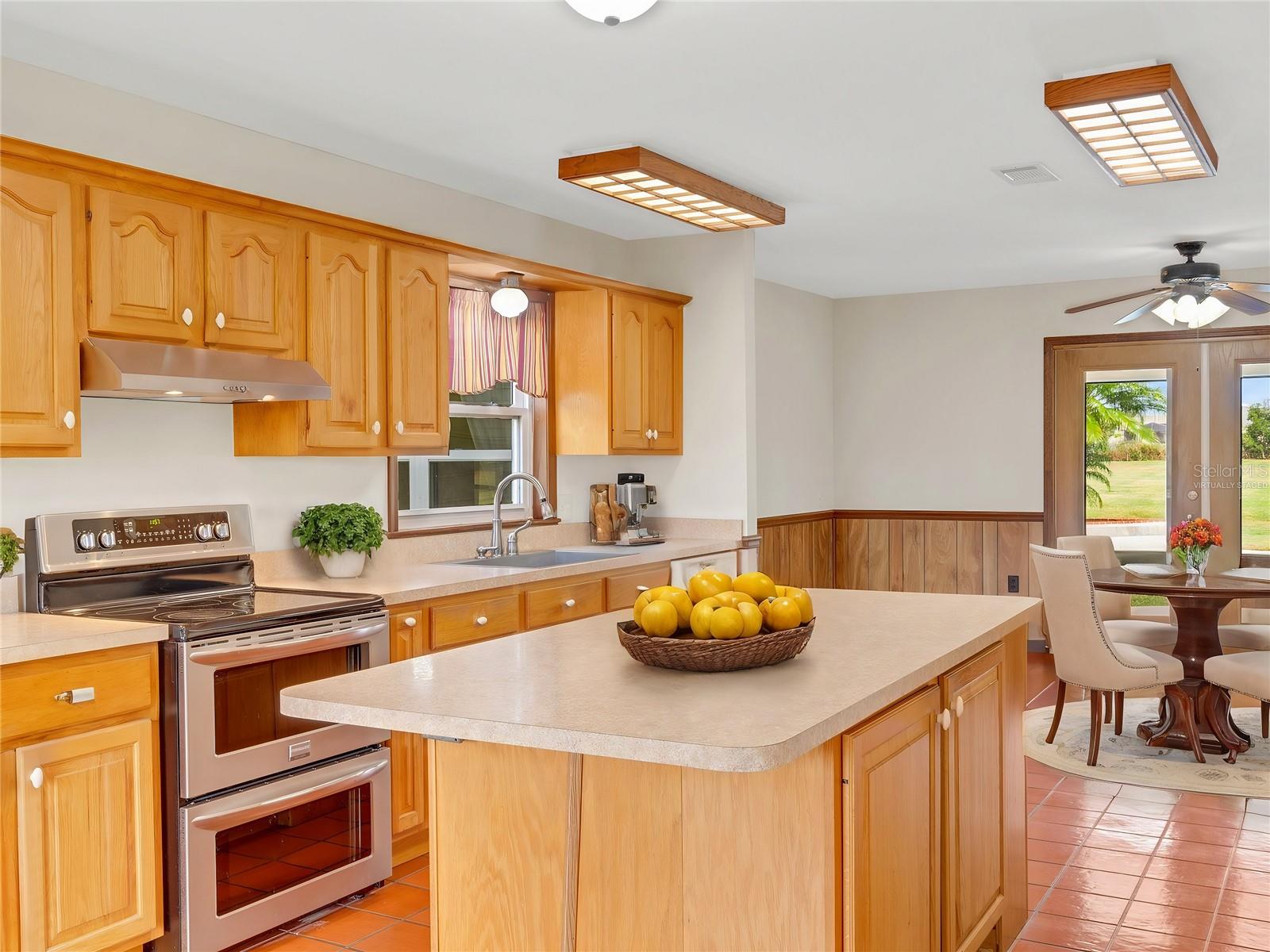 1722 BROKEN ARROW TRL N