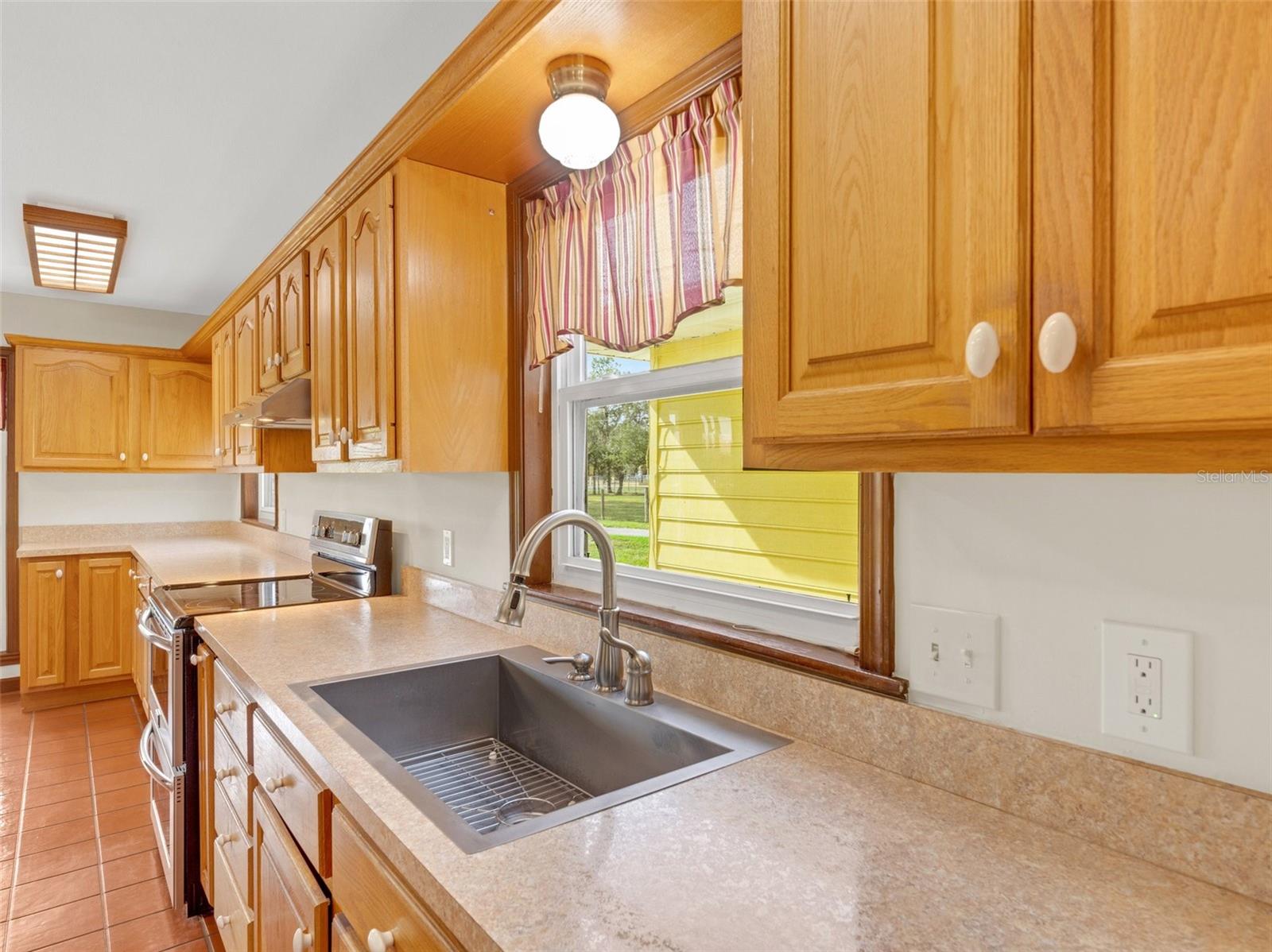 1722 BROKEN ARROW TRL N