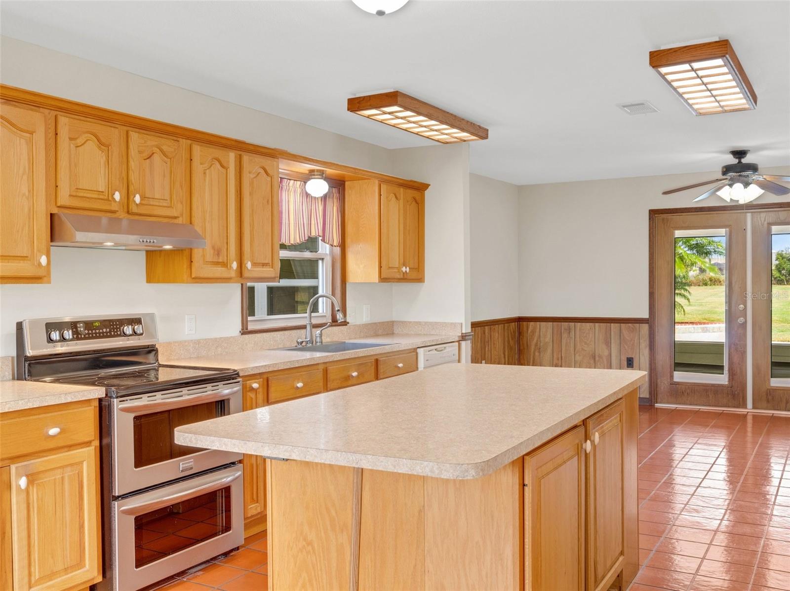 1722 BROKEN ARROW TRL N