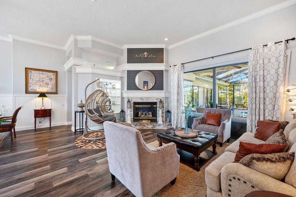 1217 VISTA HILLS DR