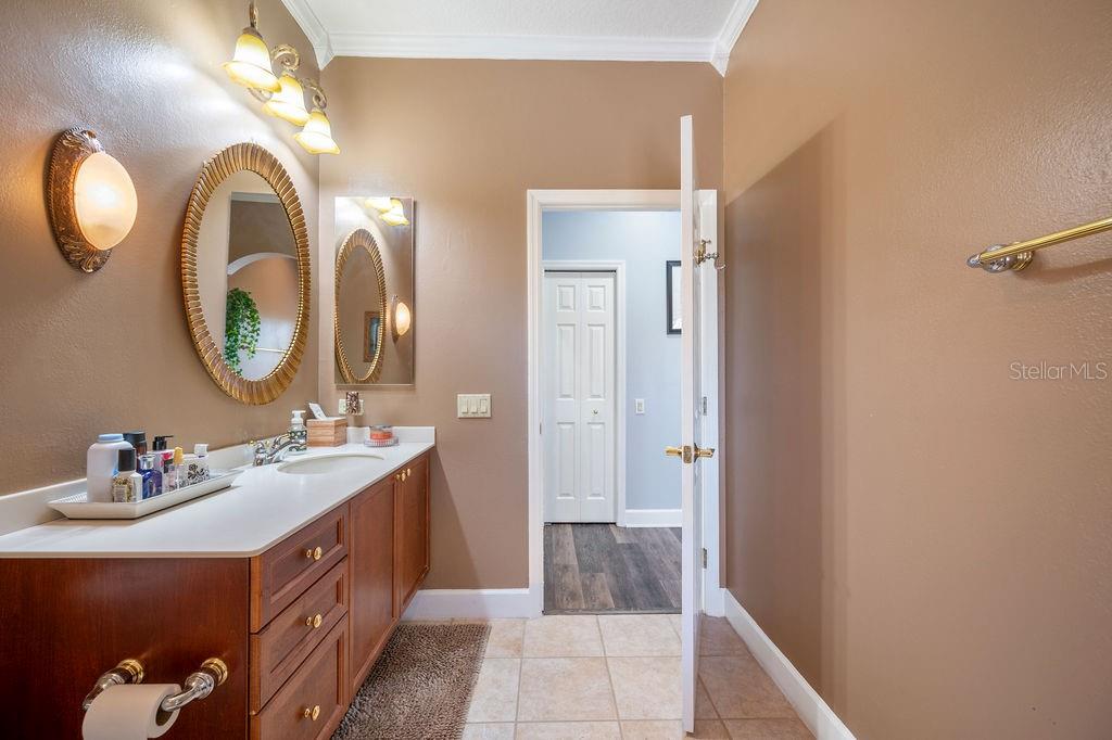 1217 VISTA HILLS DR