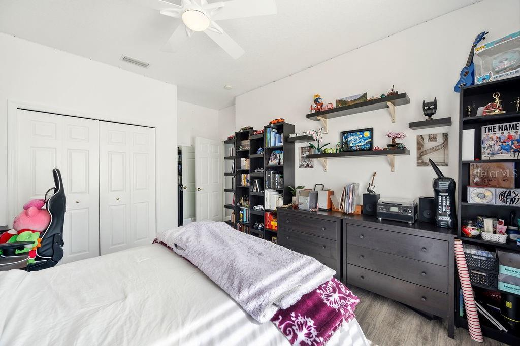 1217 VISTA HILLS DR