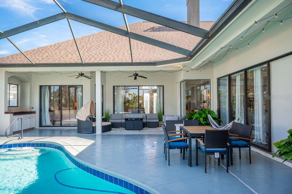 1217 VISTA HILLS DR