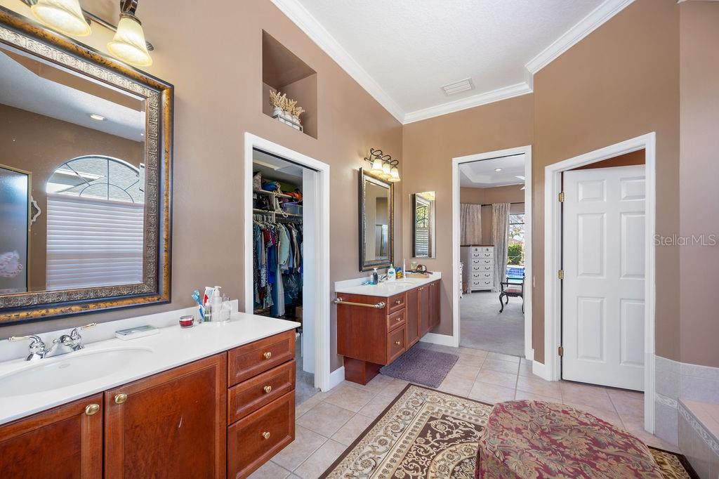 1217 VISTA HILLS DR