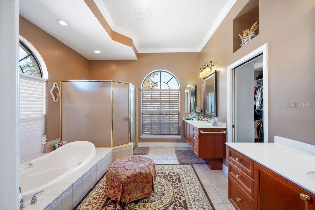 1217 VISTA HILLS DR