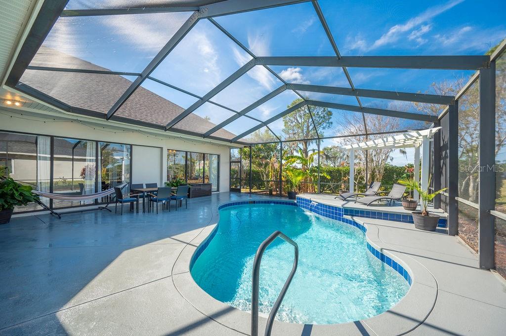 1217 VISTA HILLS DR