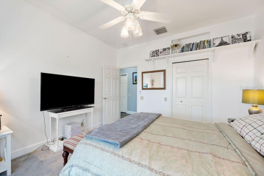 1217 VISTA HILLS DR