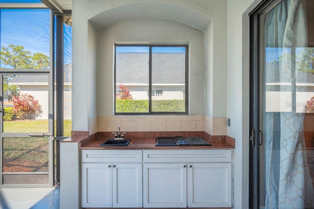 1217 VISTA HILLS DR
