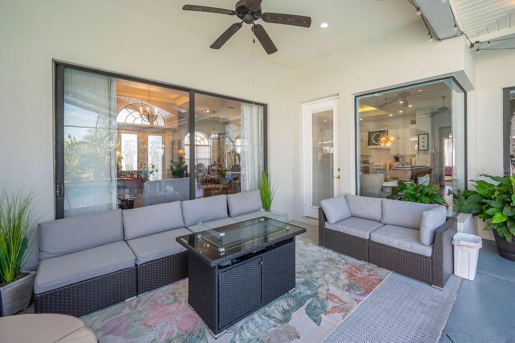 1217 VISTA HILLS DR