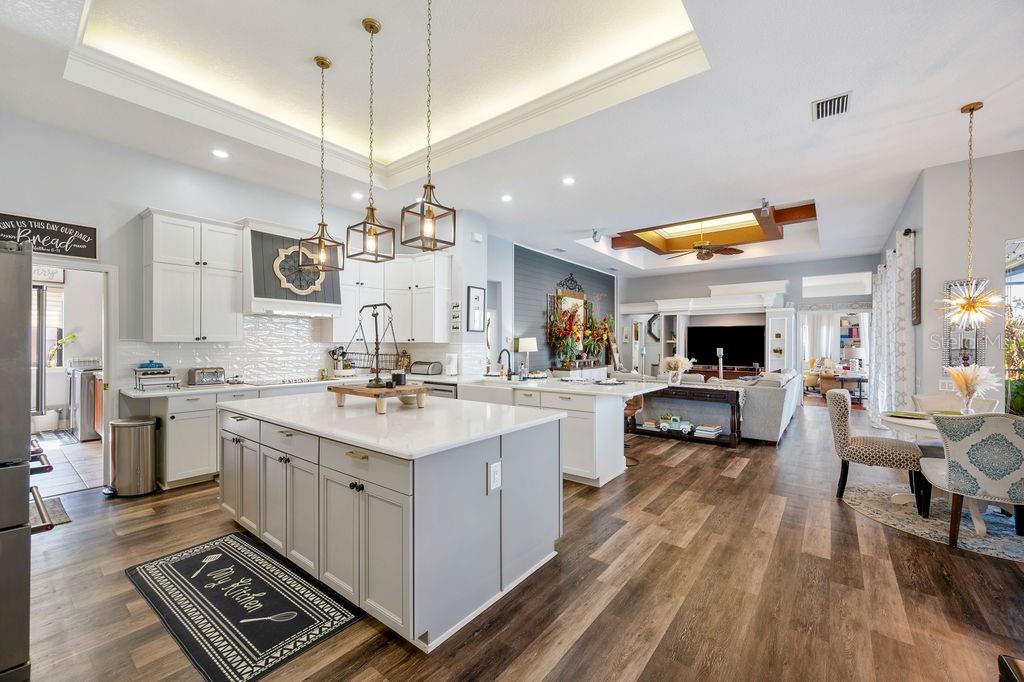 1217 VISTA HILLS DR