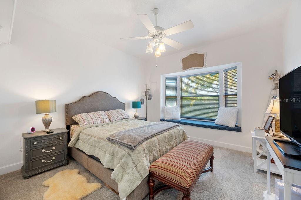 1217 VISTA HILLS DR