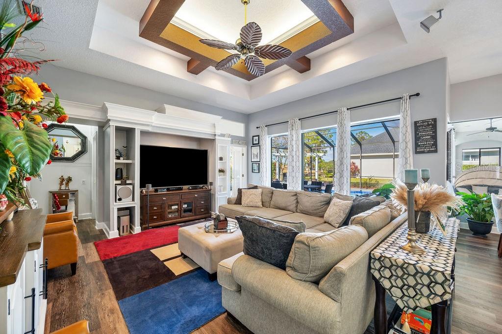 1217 VISTA HILLS DR