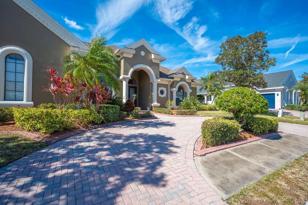 1217 VISTA HILLS DR