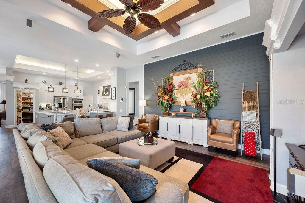 1217 VISTA HILLS DR