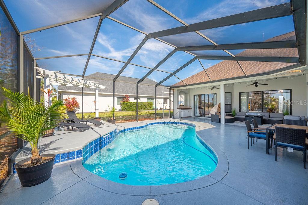 1217 VISTA HILLS DR