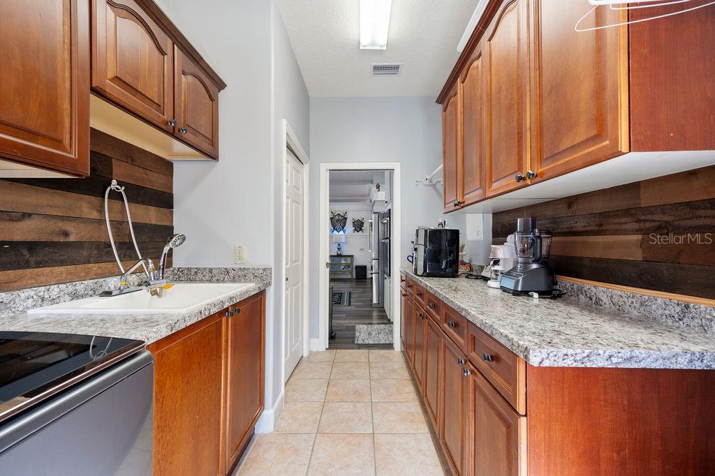 1217 VISTA HILLS DR