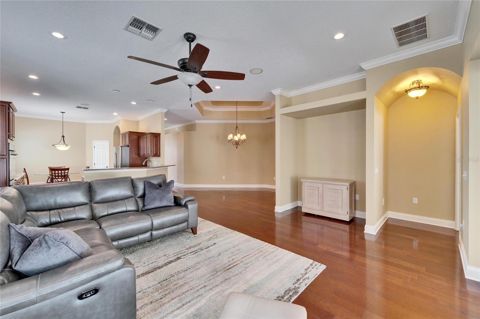 6907 EAGLE RIDGE BLVD