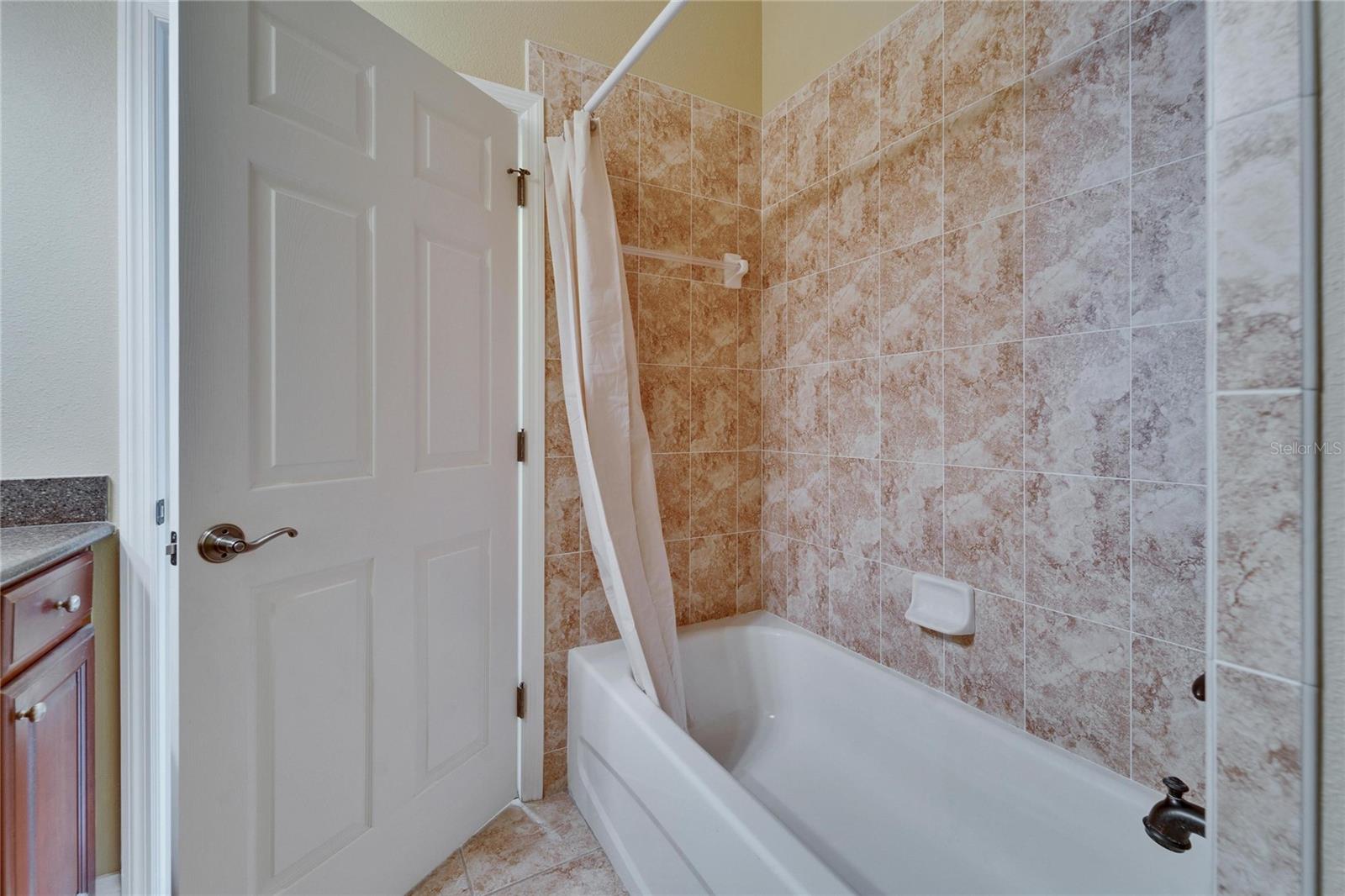 6907 EAGLE RIDGE BLVD