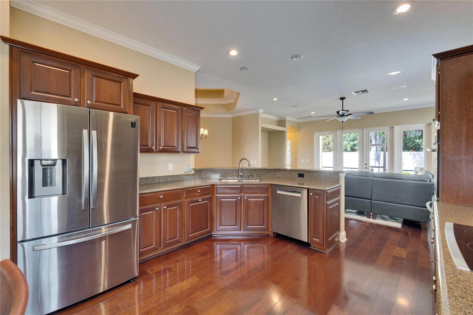 6907 EAGLE RIDGE BLVD