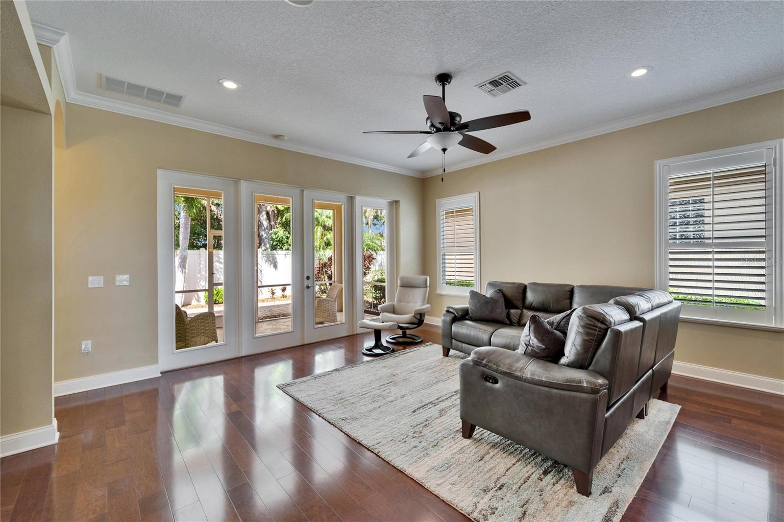 6907 EAGLE RIDGE BLVD