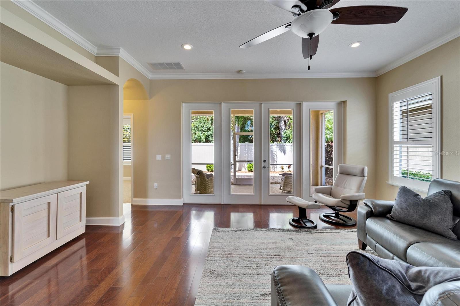 6907 EAGLE RIDGE BLVD