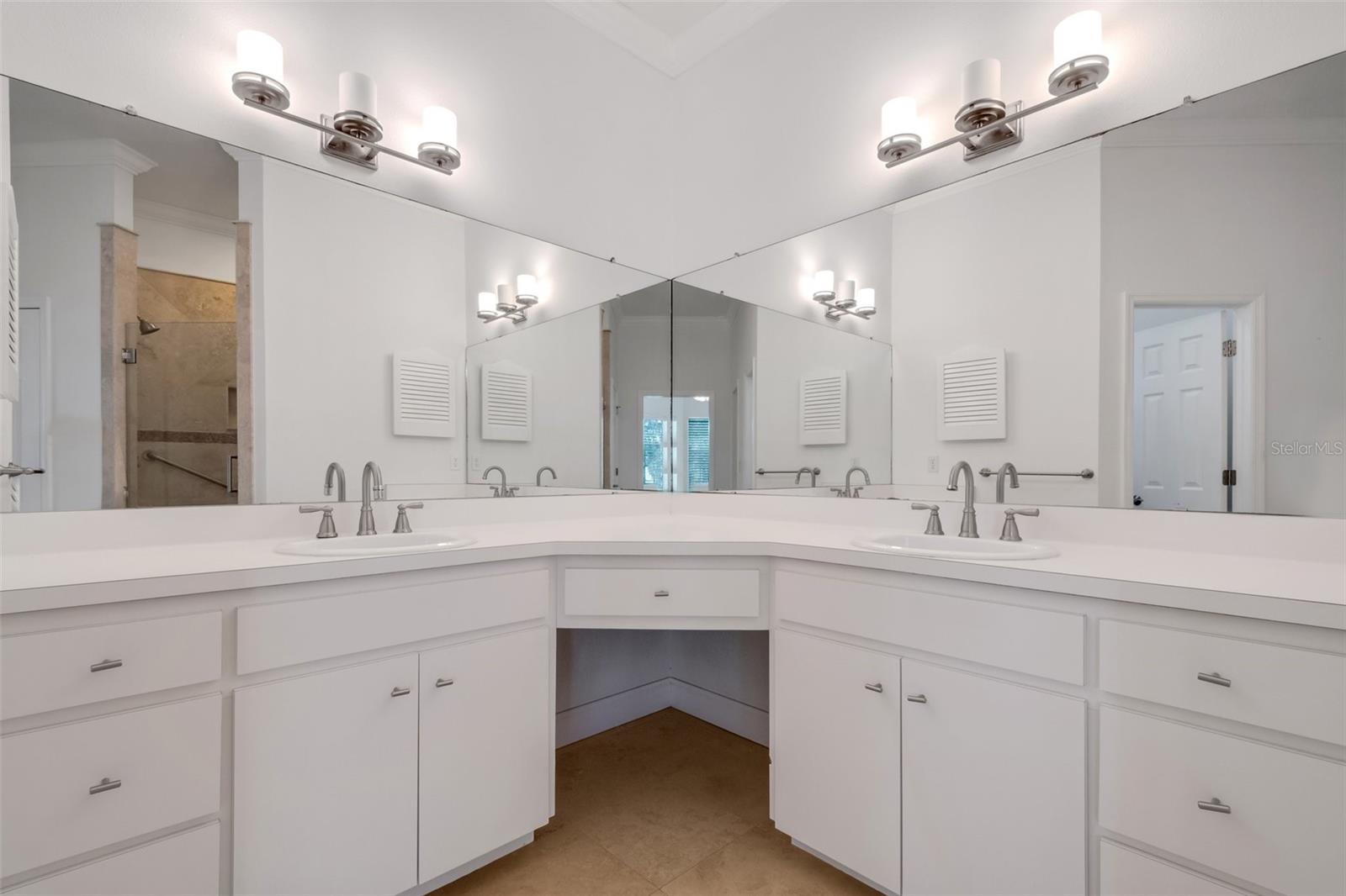 6704 CRESCENT LAKE DR