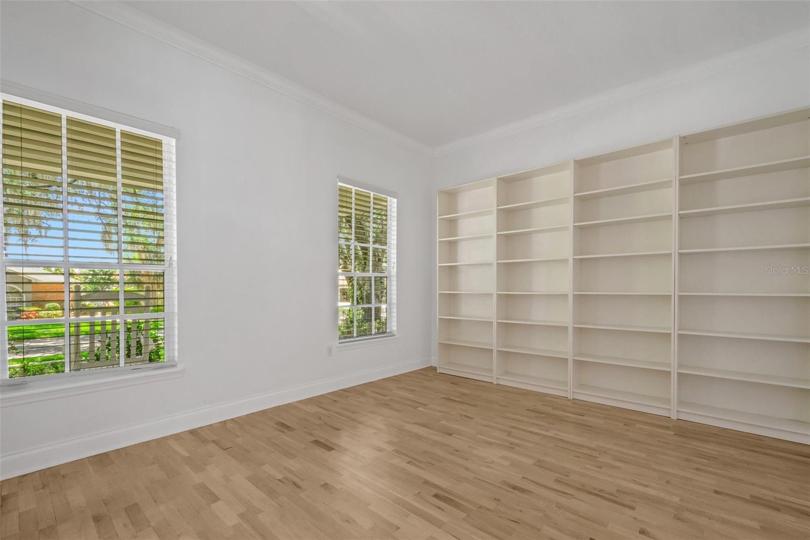 6704 CRESCENT LAKE DR