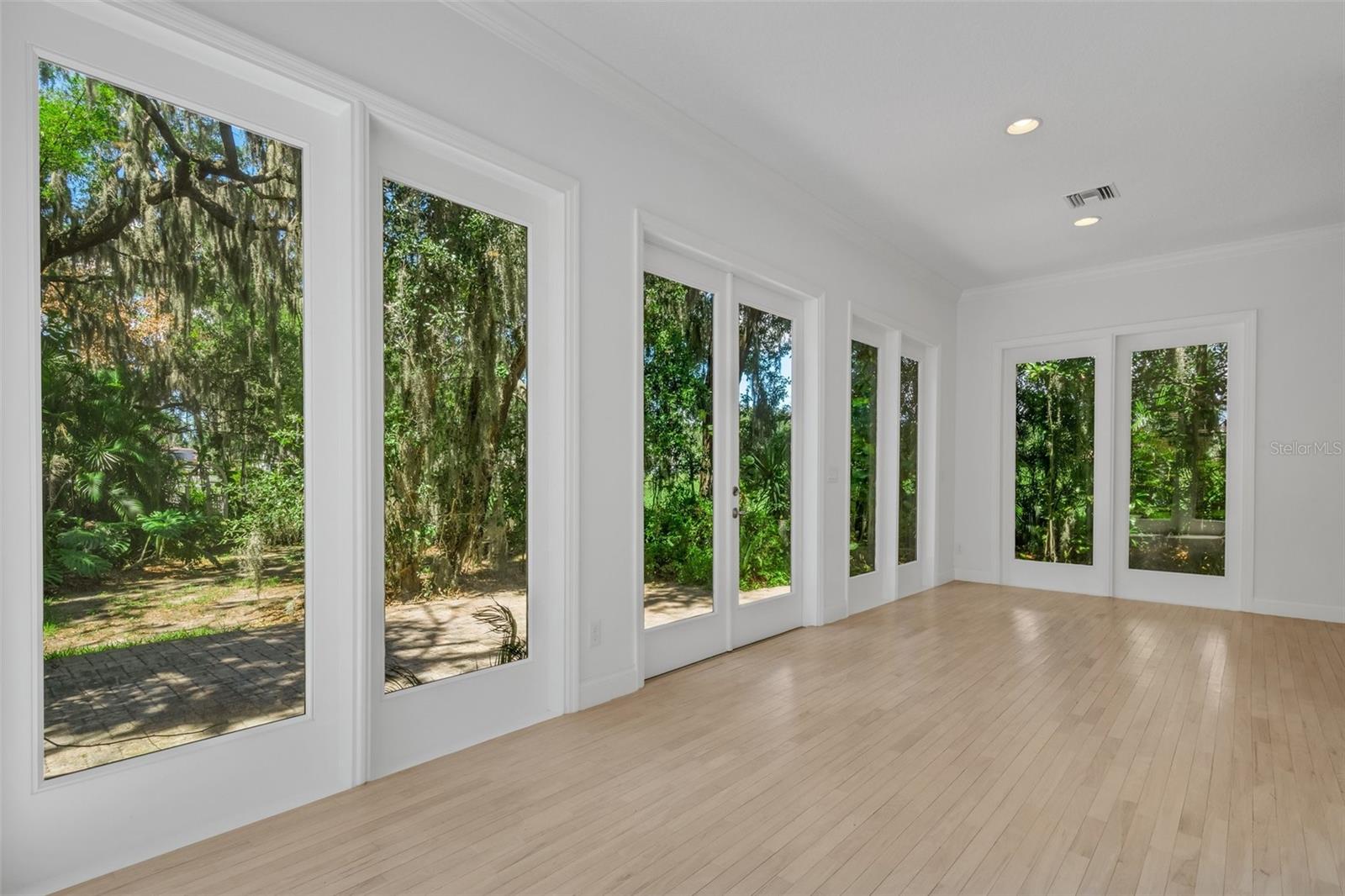 6704 CRESCENT LAKE DR