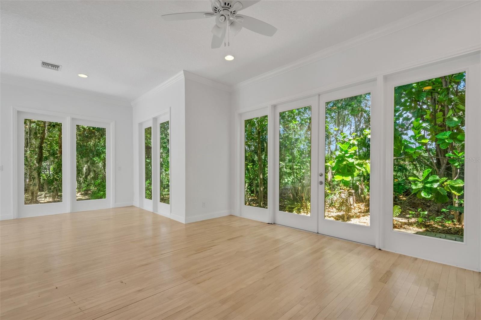 6704 CRESCENT LAKE DR