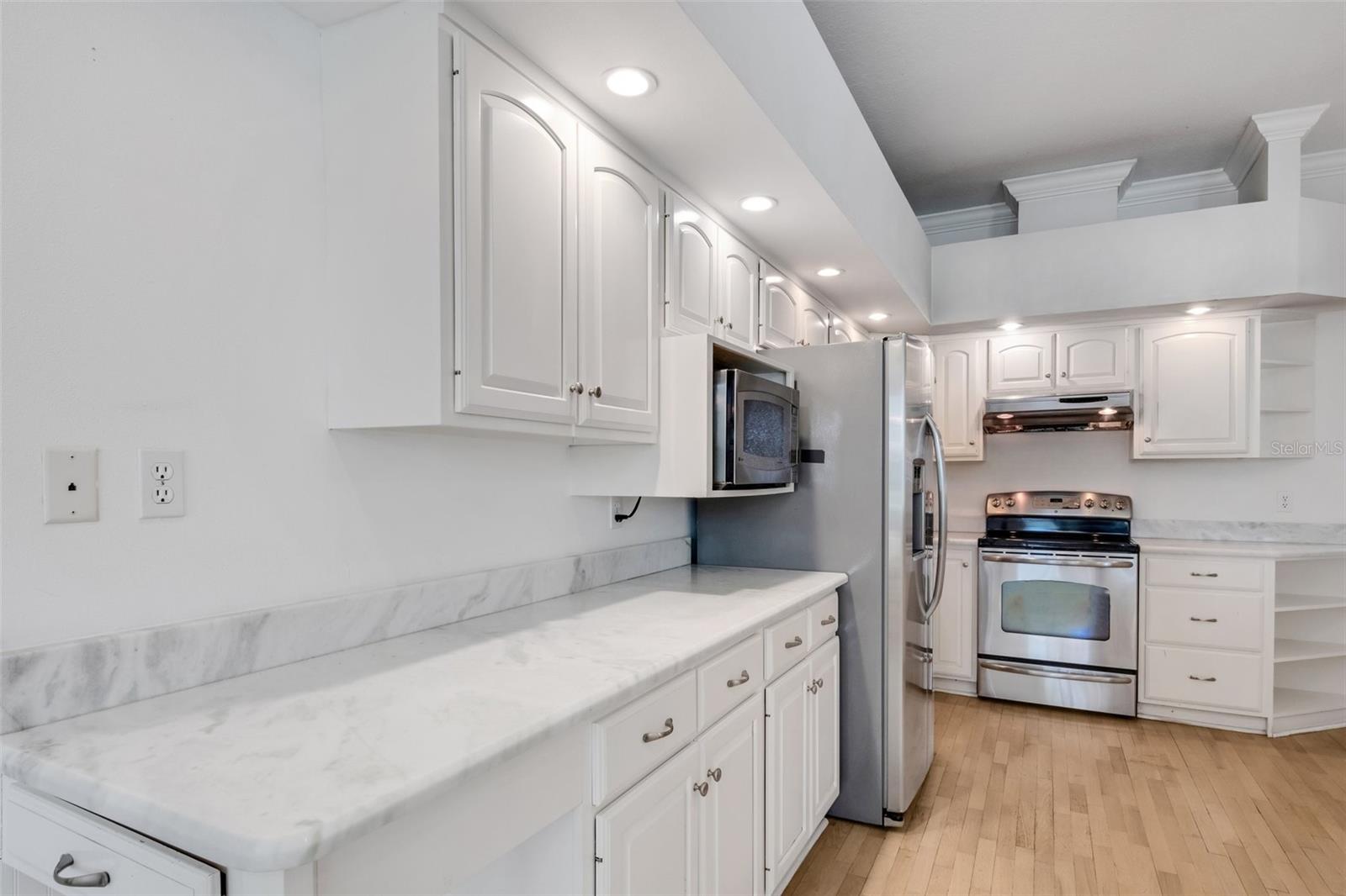 6704 CRESCENT LAKE DR