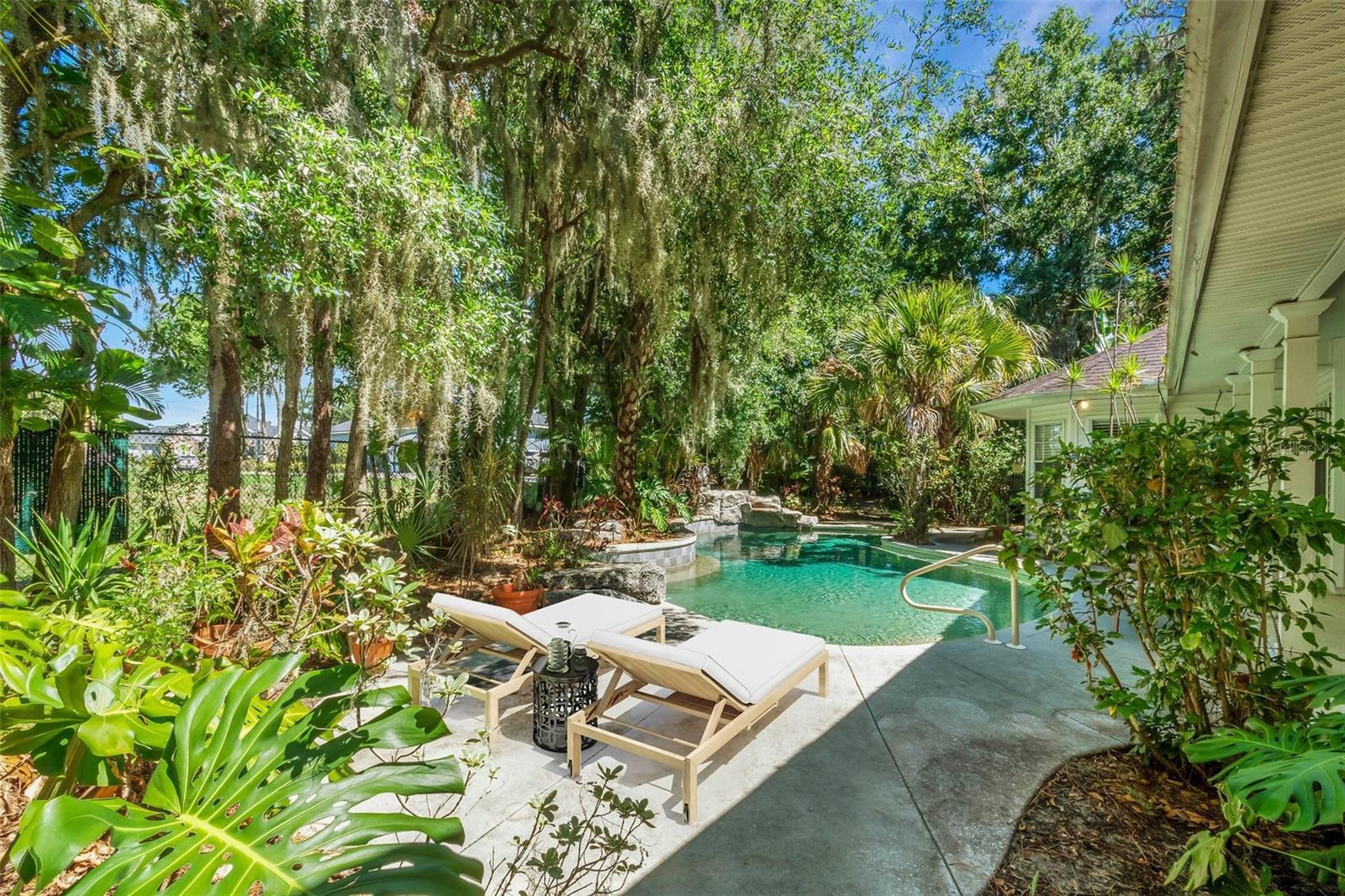 6704 CRESCENT LAKE DR