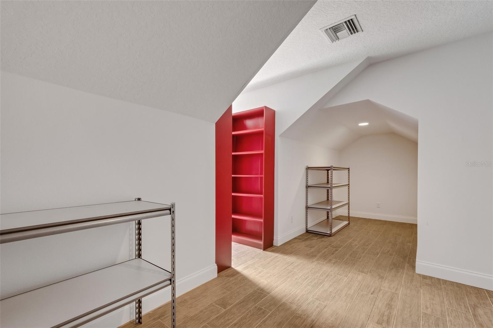 6704 CRESCENT LAKE DR